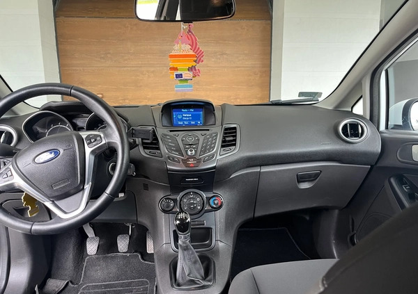 Ford Fiesta cena 31900 przebieg: 69125, rok produkcji 2017 z Sulejówek małe 56